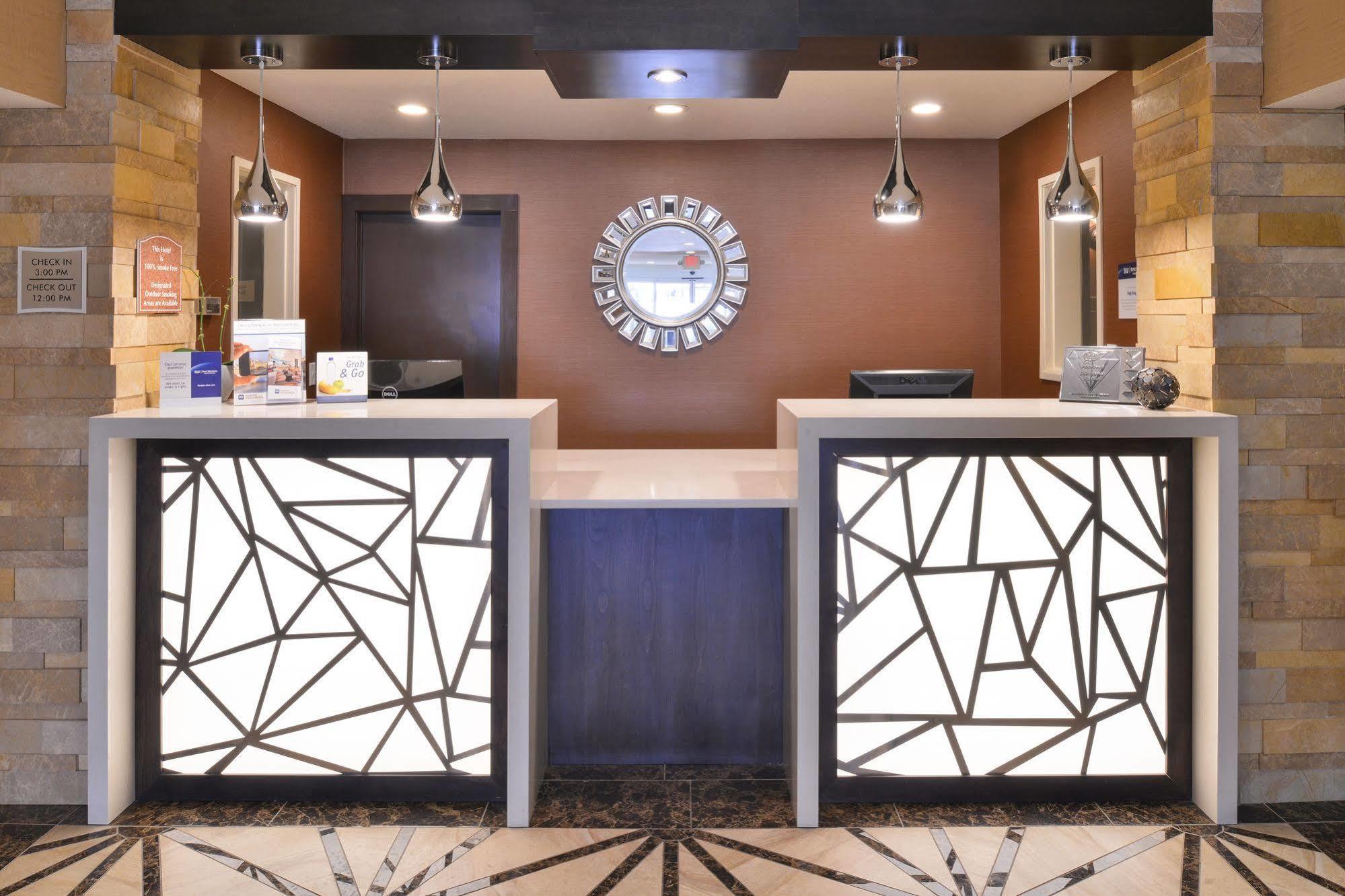 Best Western Woodland Inn מראה חיצוני תמונה