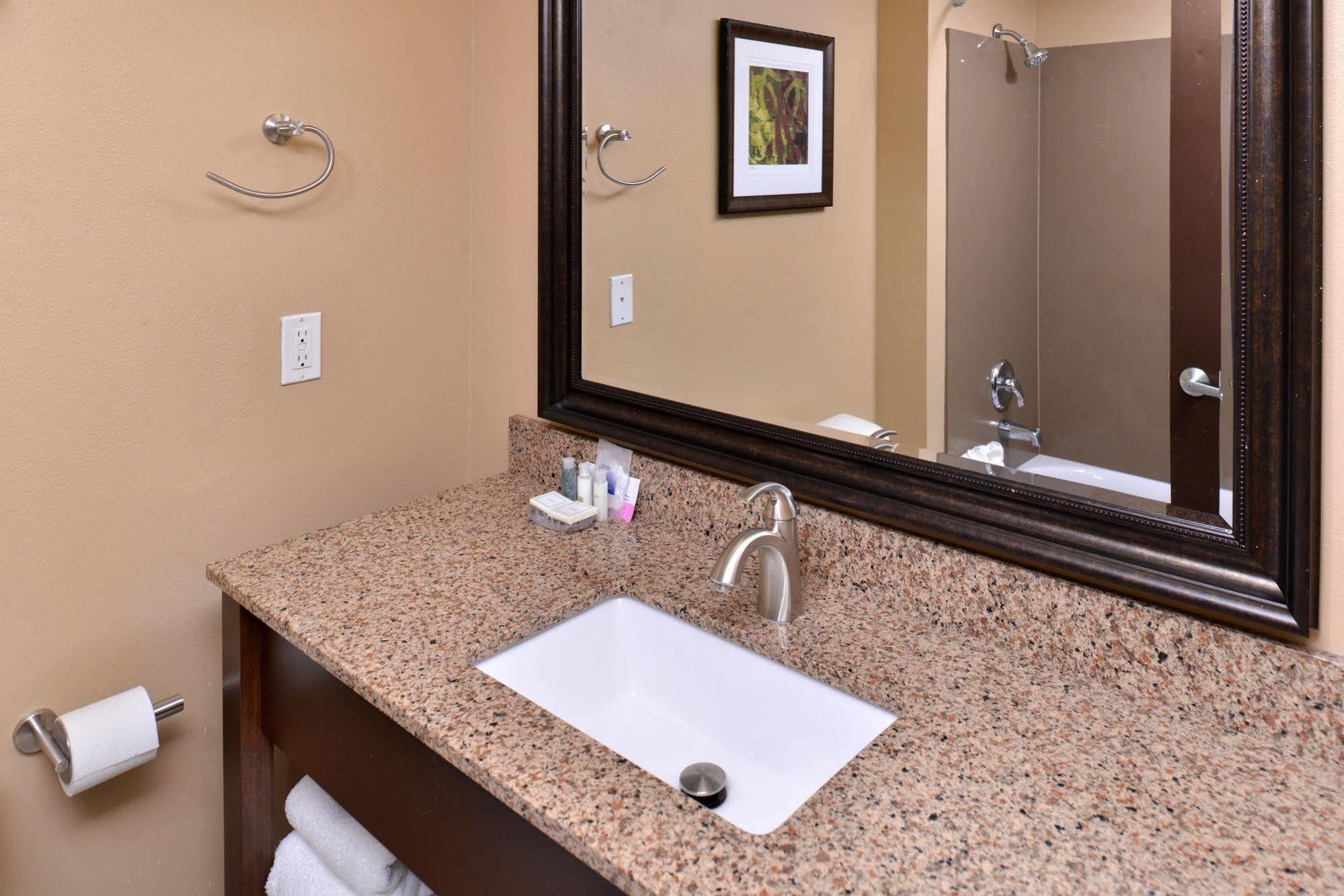 Best Western Woodland Inn מראה חיצוני תמונה